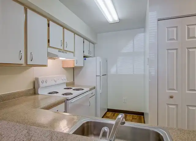 Property at Forest Hills Townhomes - 4600 Forest Hills Ln, Kalamazoo, MI, 49006, 2 beds, 1.5 baths, [object Object]