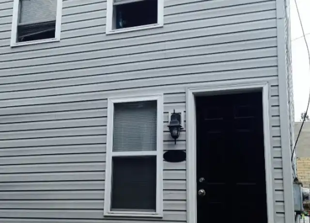 Property at 1517 Bingham St Unit rear, Pittsburgh, PA, 15203, 1 bed, 1 bath, [object Object]