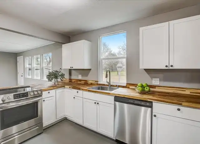 Property at 720 E Guadalupe St, La Grange, TX, 78945, 2 beds, 1 bath, [object Object]