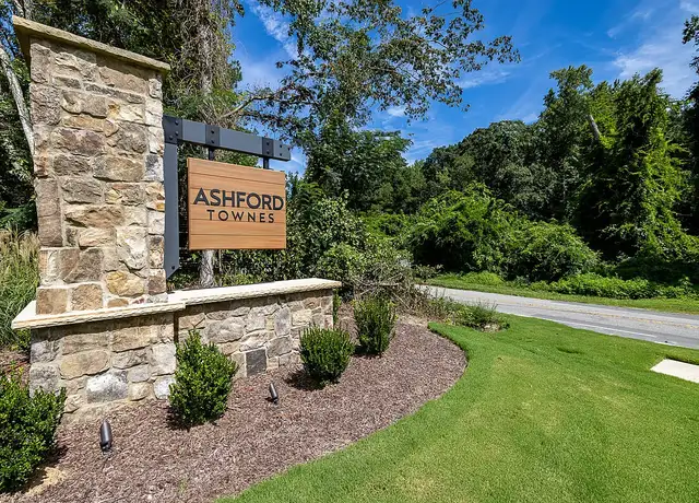 Photo of 602 Oakbrook Pass Way, Fuquay Varina, NC 27526