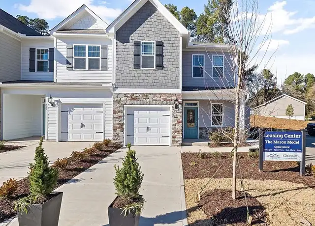 Photo of 602 Oakbrook Pass Way, Fuquay Varina, NC 27526