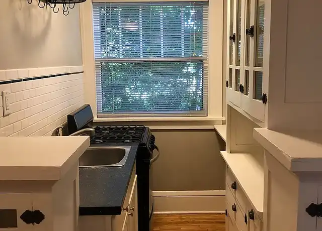 Property at Ashland & Laurel Apartments - 1703 Ashland Ave, Saint Paul, MN, 55104, 1 bed, 1 bath, [object Object]