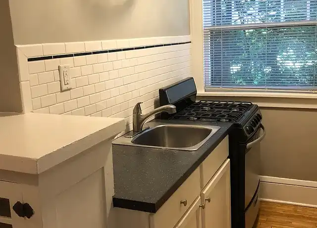 Property at Ashland & Laurel Apartments - 1703 Ashland Ave, Saint Paul, MN, 55104, 2 beds, 2 baths, [object Object]
