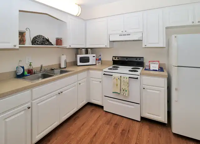 Property at 3890 Greenway Dr, Sarasota, FL, 34232, 1-3 bed, 1 bath, [object Object]