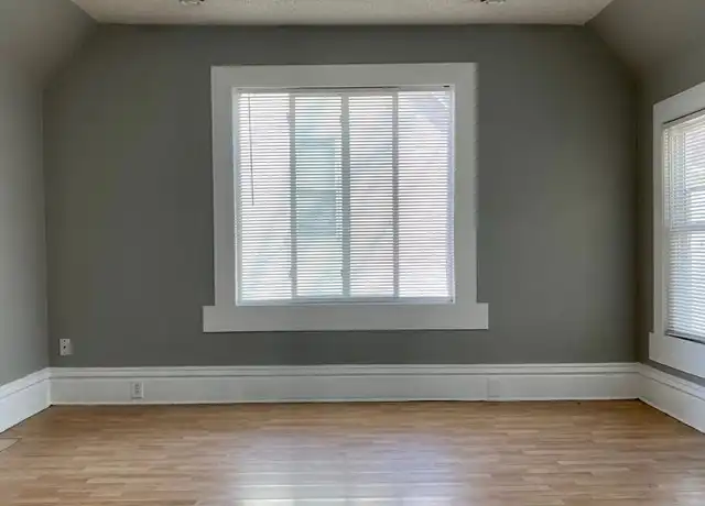 Property at 973 Geranium Ave E Unit 1, St Paul, MN, 55106, 2 beds, 1 bath, [object Object]