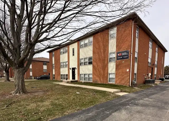 Property at 9 Willedrob Rd Unit 2, Bloomington, IL, 61701, 1 bed, 1 bath, [object Object]