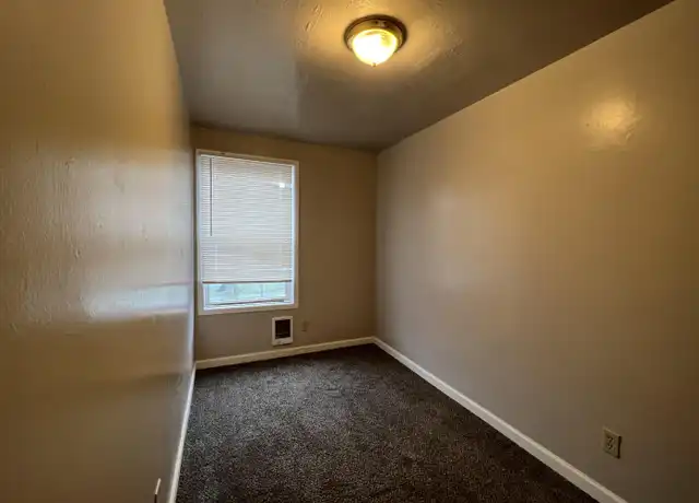 Property at 204 S Meridian St #4, Newberg, OR, 97132, 3 beds, 1 bath, [object Object]