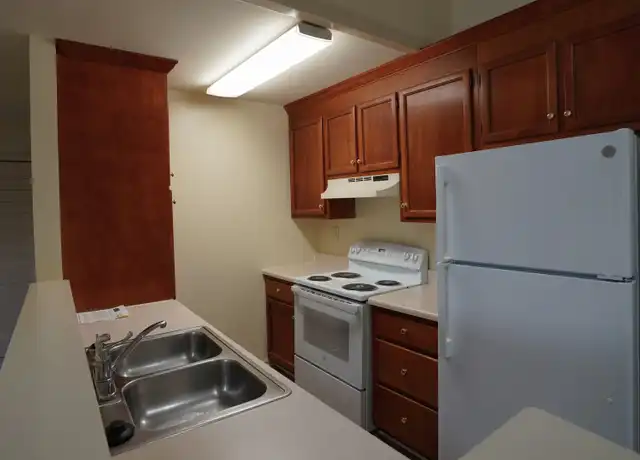 Property at Woodlane Apartments - 2820 Hydraulic Rd, Charlottesville, VA, 22901, 2 beds, 2 baths, [object Object]