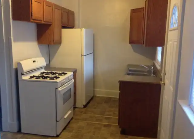 Property at 1409 E St, Lincoln, NE, 68508, 4 beds, 2 baths, [object Object]