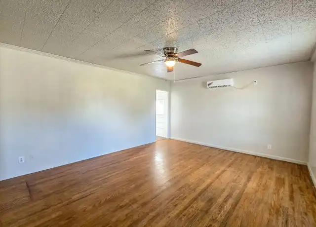 Property at 635 W Franklin St, Shawnee, OK, 74804, 2 beds, 1 bath, [object Object]