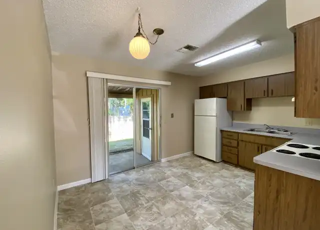 Property at 20004 Suncrest Dr, Brooksville, FL, 34601, 2 beds, 1 bath, [object Object]