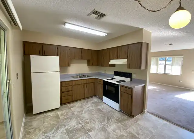 Property at 20004 Suncrest Dr, Brooksville, FL, 34601, 2 beds, 1 bath, [object Object]