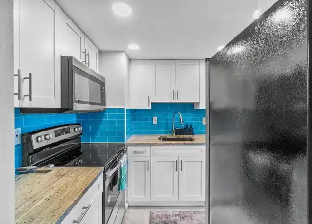 Property at 125 W Hidden Valley Blvd, Boca Raton, FL, 33487, 1 bed, 1 bath, [object Object]
