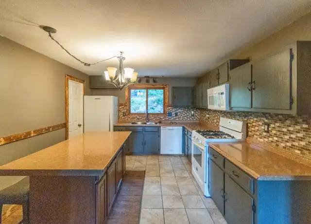 Property at 1407 W Spring Ln, Spokane, WA, 99218, 3 beds, 2 baths, [object Object]