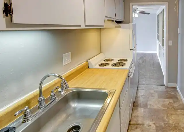 Property at Plumwood - 1515 Lakehurst Dr, Fort Wayne, IN, 46815, 0-1 beds, 1 bath, [object Object]