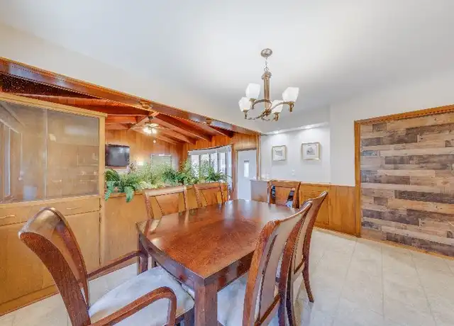 Property at 506 Lexington Pkwy N, St Paul, MN, 55104, 2 beds, 1 bath, [object Object]