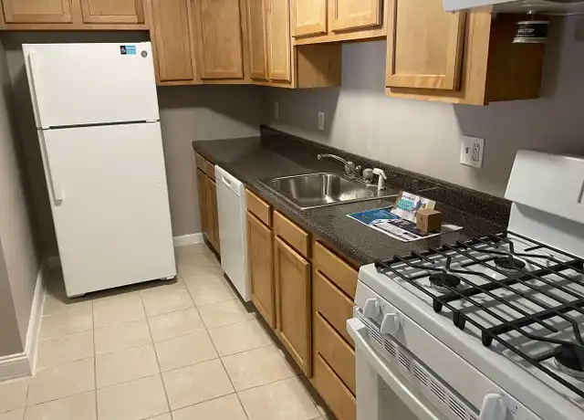 Property at 383 Oaklawn Ave Unit 102, Cranston, RI, 02920, 2 beds, 1.5 baths, [object Object]