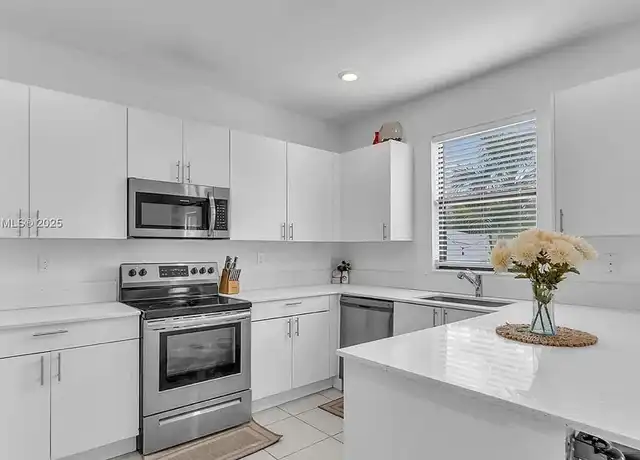 Property at 488 NW 203rd Ter, Miami, FL, 33169, 1 bed, 1 bath, [object Object]