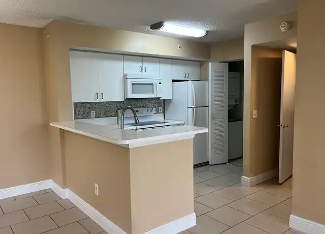 Property at 1150 Wildwood Lakes Blvd Unit 8-108, Naples, FL, 34104, 1 bed, 1 bath, [object Object]