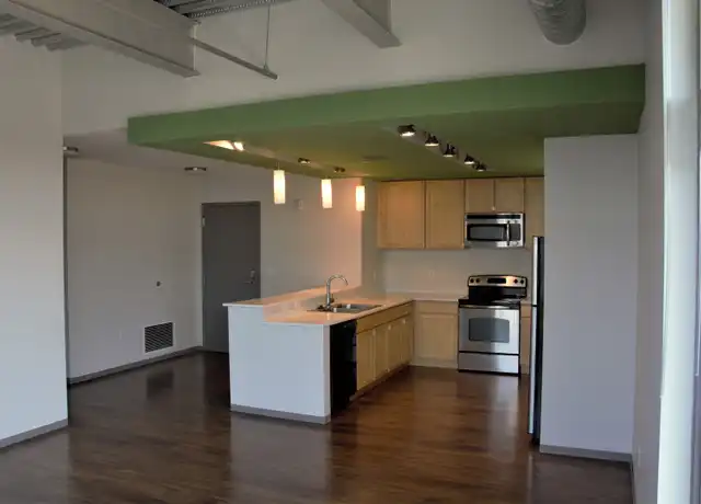 Property at 601 R St, Lincoln, NE, 68501, 3 beds, 1 bath, [object Object]