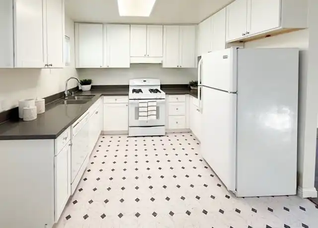 Property at 1908 Gardena Ave Unit 10, Glendale, CA, 91204, 2 beds, 1 bath, [object Object]