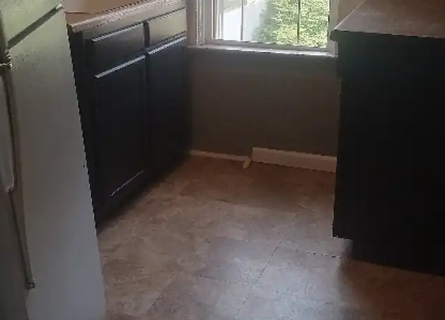 Property at 326 W 5th St Unit 3, Erie, PA, 16507, 2 beds, 1 bath, [object Object]