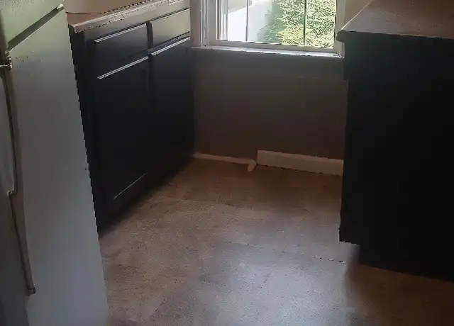 Property at 326 W 5th St Unit 3, Erie, PA, 16507, 2 beds, 1 bath, [object Object]