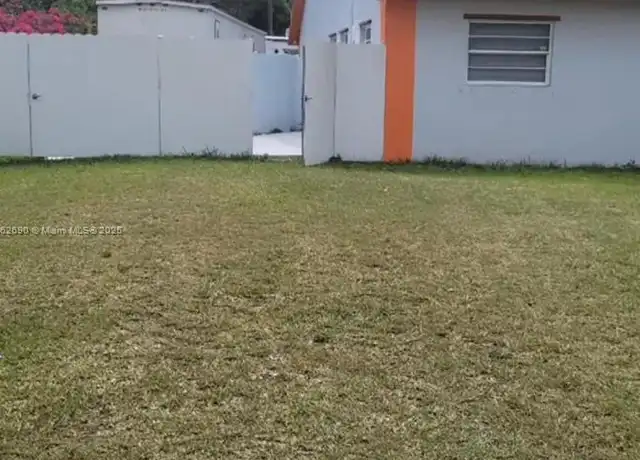 Property at 18490 SW 295th Ter, Homestead, FL, 33030, 1 bed, 1 bath, [object Object]