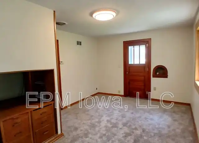 Property at 524 S Hackett Rd, Waterloo, IA, 50701, 2 beds, 1 bath, [object Object]