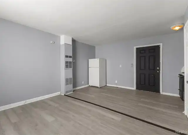 Property at 2070 Fort St Unit 202, Lincoln Park, MI, 48146, 1 bed, 1 bath, [object Object]
