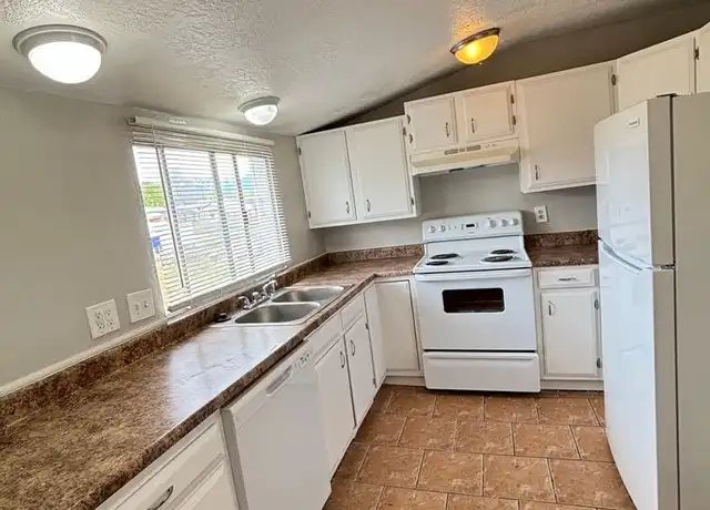 Property at 445 E 450 S, Clearfield, UT, 84015, 3 beds, 2 baths, [object Object]