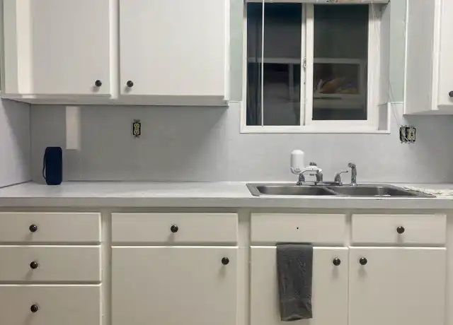 Property at 33 S State St, Roosevelt, UT, 84066, 2 beds, 1 bath, [object Object]