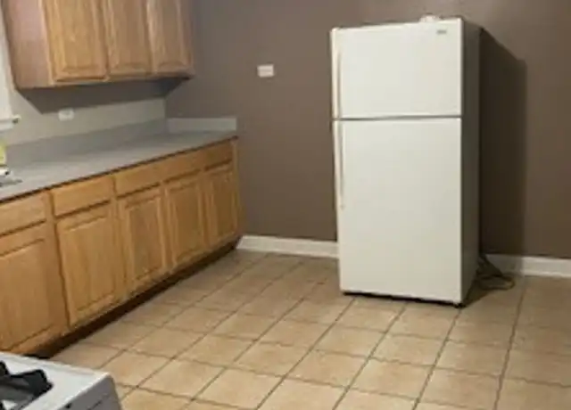 Property at 225 E 5th St Unit 2, Lockport, IL, 60441, 2 beds, 1 bath, [object Object]