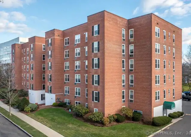 Property at 7 4th St Unit 2H, Stamford, CT, 06905, 2 beds, 1 bath, [object Object]