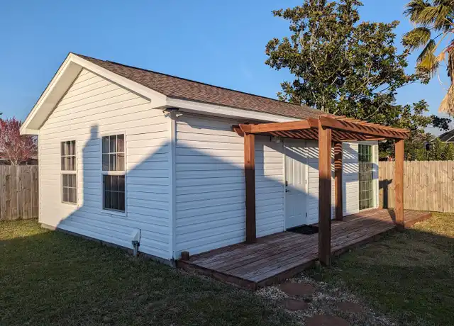 Property at 1303 Connecticut Ave, Lynn Haven, FL, 32444, 1 bed, 1 bath, [object Object]