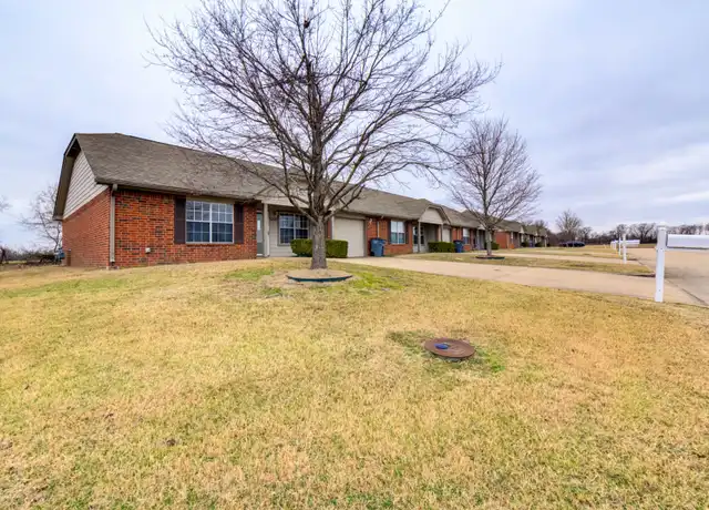 Property at 2207 W Wellington St, Wagoner, OK, 74467, 2 beds, 2 baths, [object Object]