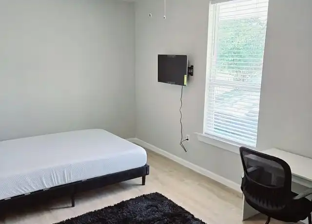 Property at 806 E Mountain St, Seguin, TX, 78155, 1 bed, 1 bath, [object Object]