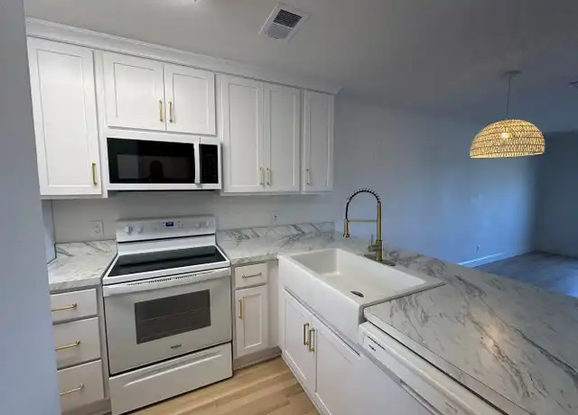 Property at 650 W Pope Rd, Saint Augustine, FL, 32080, 2 beds, 1 bath, [object Object]