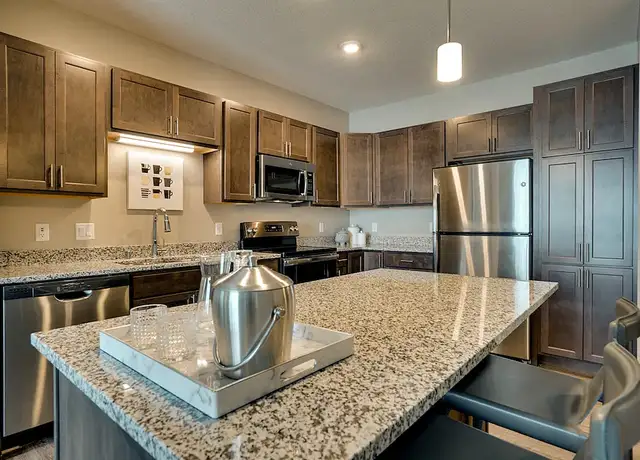 Photo of 1555 Quarry Rd, Saint Paul, MN 55121