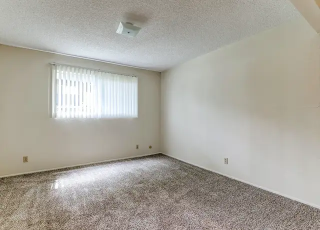Photo of 1575 Oak Dr, Vista, CA 92084