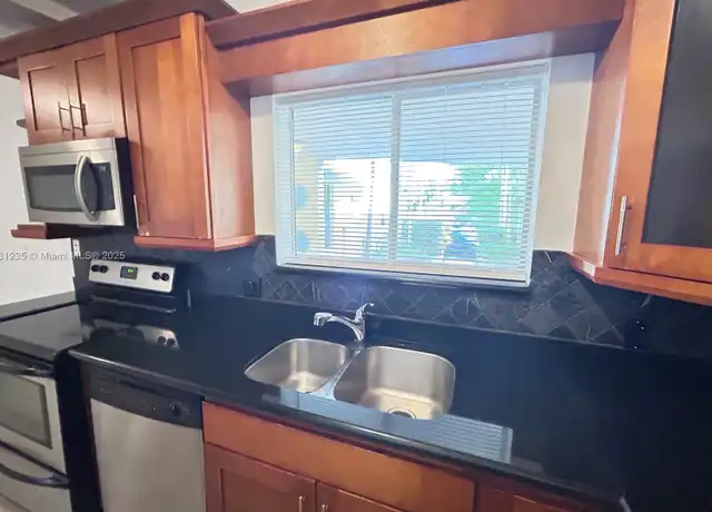 Property at 2880 Pine Tree Dr Unit 3, Miami Beach, FL, 33140, 1 bed, 1 bath, [object Object]