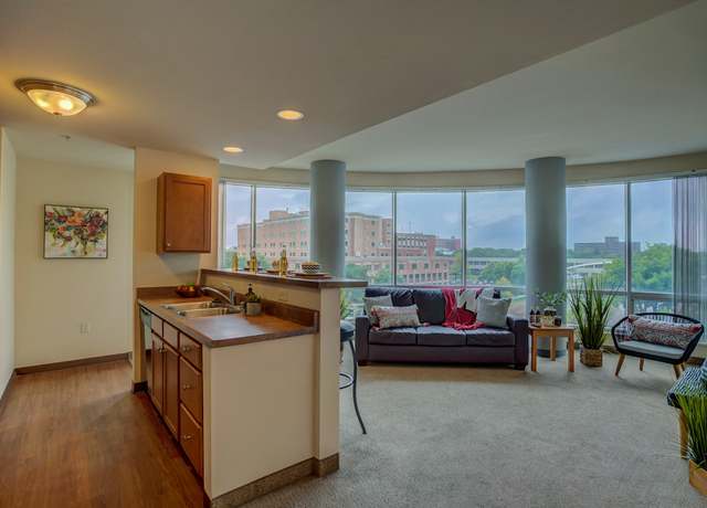 Photo of 4 N Park St, Madison, WI 53715