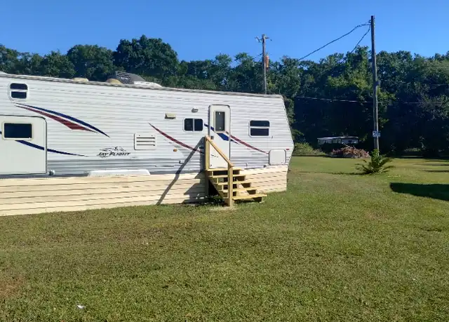 Property at 118 SE Guinevere Ct, Lake City, FL, 32025, 2 beds, 1 bath, [object Object]