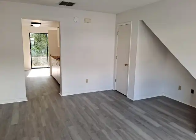 Property at 2052 Kings Hwy #9, Clearwater, FL, 33755, 2 beds, 1.5 baths, [object Object]
