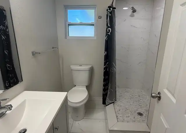 Property at 2124 3rd St E, Bradenton, FL, 34208, 2 beds, 1 bath, [object Object]