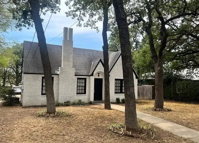Property at 2107 W Oak St, Denton, TX, 76201, 4 beds, 2.5 baths, [object Object]