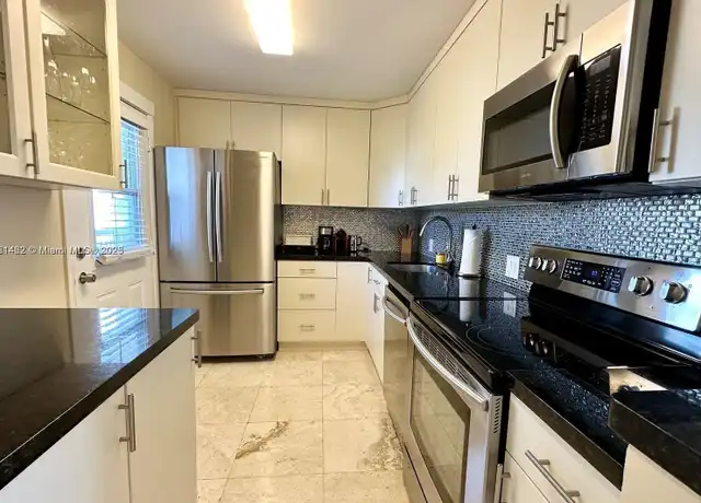 Property at 20400 W Country Club Dr #502, Aventura, FL, 33180, 2 beds, 2 baths, [object Object]