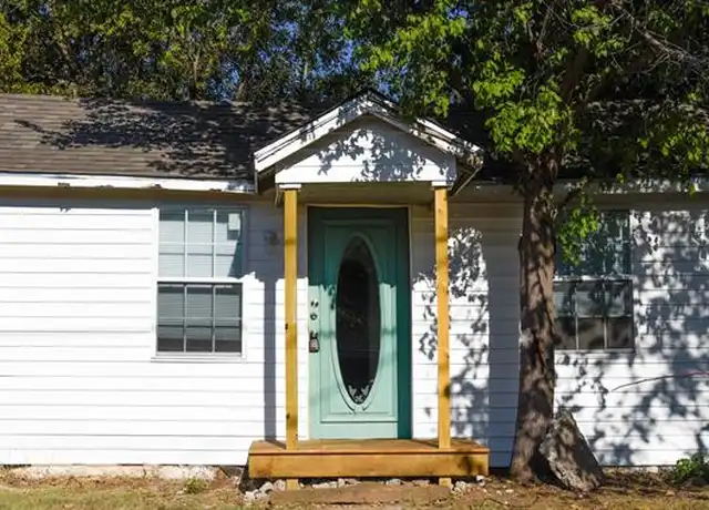 Property at 1104 Miller St, Bowie, TX, 76230, 1 bed, 1 bath, [object Object]