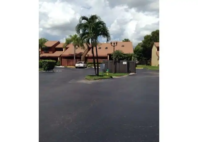 Property at 405 SE 14th St, Dania, FL, 33004, 2 beds, 2 baths, [object Object]