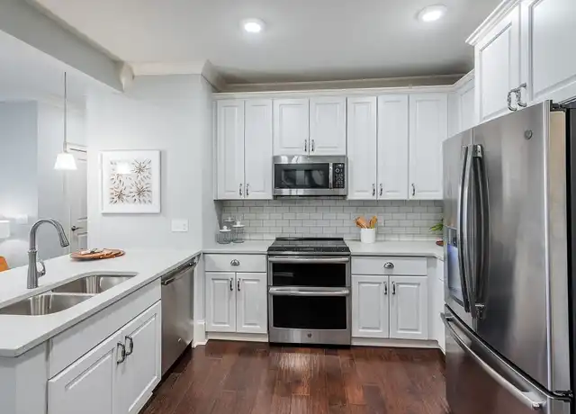 Property at 511 Queens Rd, Charlotte, NC, 28207, 2 beds, 2 baths, [object Object]